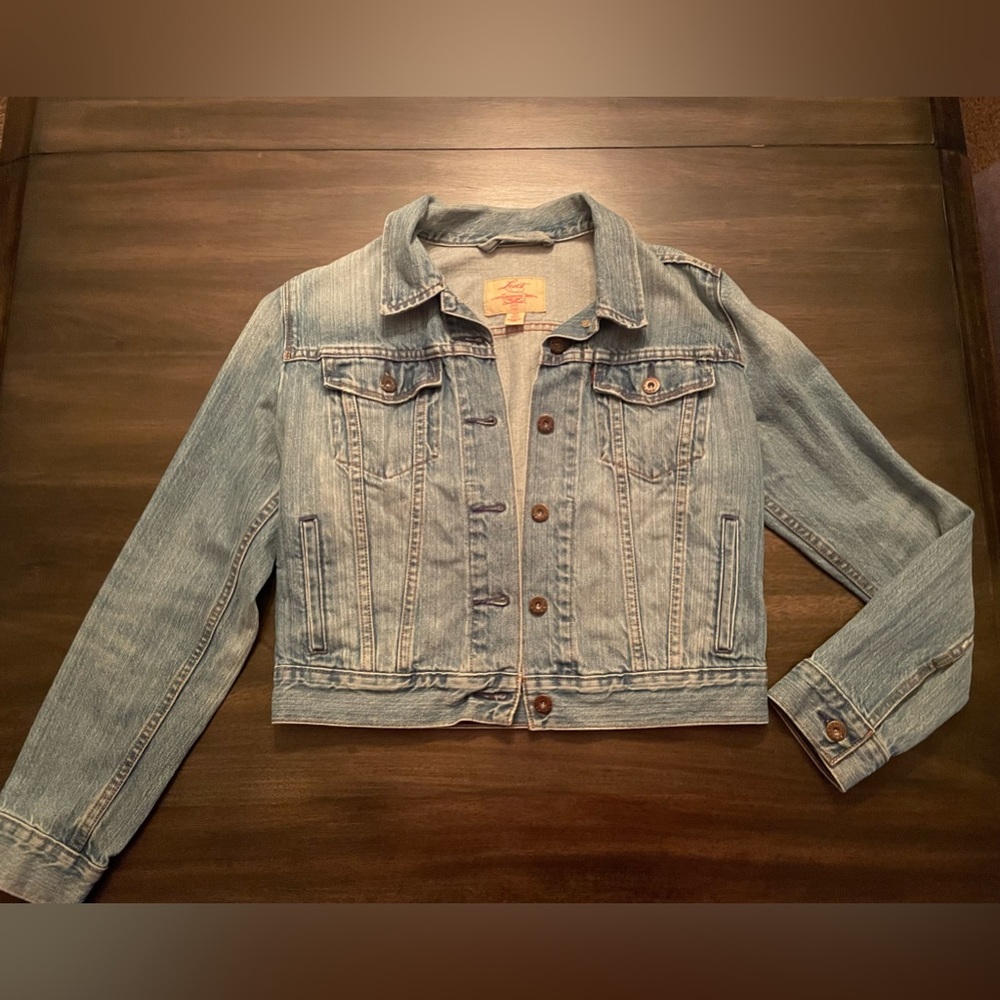 Levi’s trucker jacket